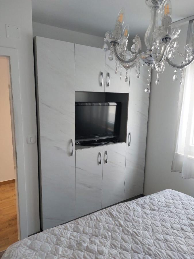 Apartments Vini Donji Seget Exterior foto